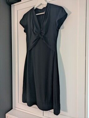 100% Silk Banana Republic Knot Front Dress Black Size 4 Short Sleeve V-Neck